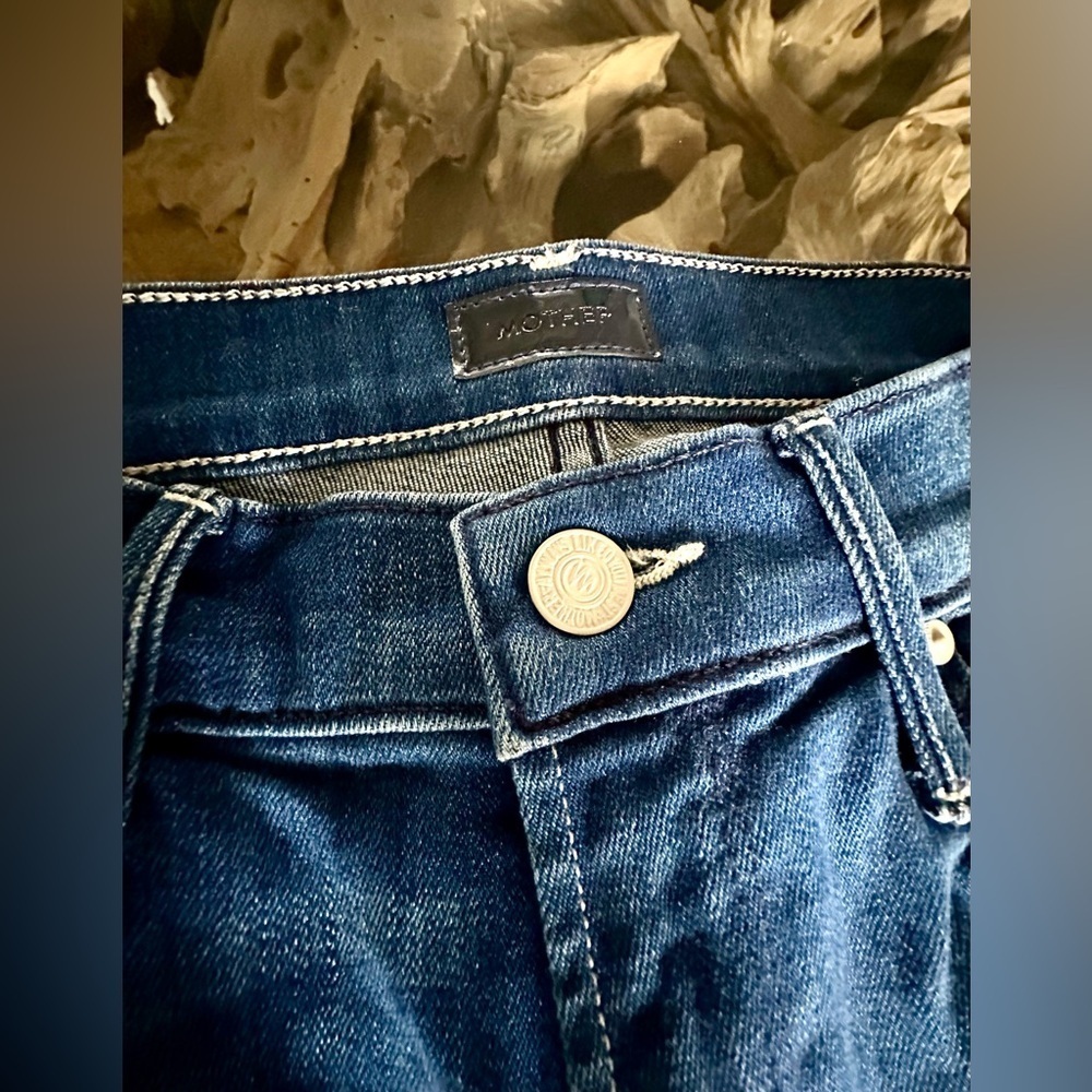 MOTHER Mid Rise Dazzler Crop Fray Jeans “Squeeze It” NWOT— 25, Signature Fit - Picture 9 of 16
